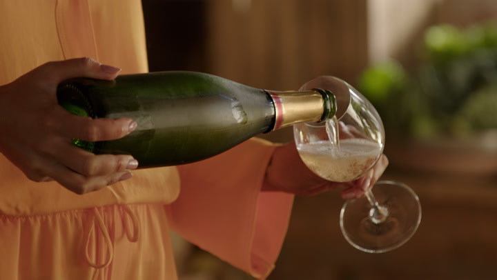Öppna en champagneflaska – så gör du