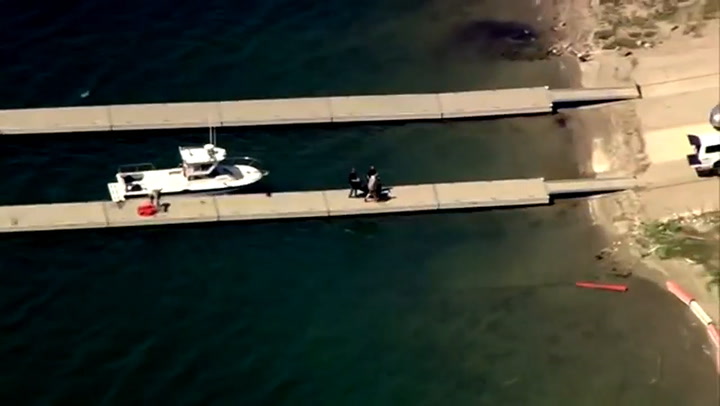 Cómo sacaban el cuerpo de Naya Rivera del lago Piru, en el que la actriz se ahogó - Fuente: Reuters