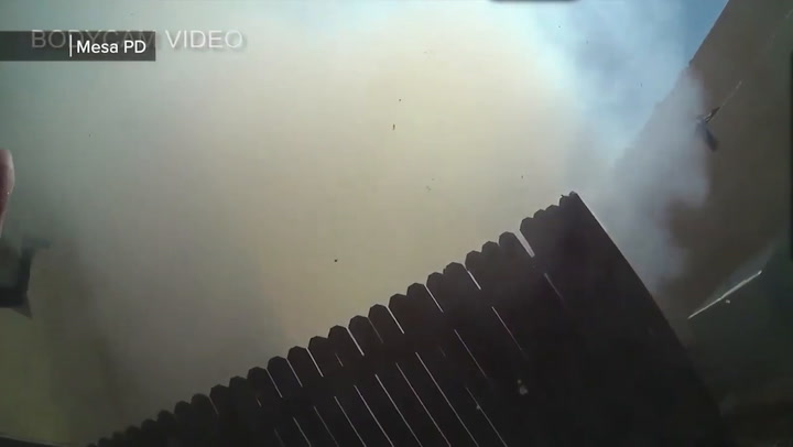 Impresionante: Salta al edificio en llamas para rescatar a los niños atrapados