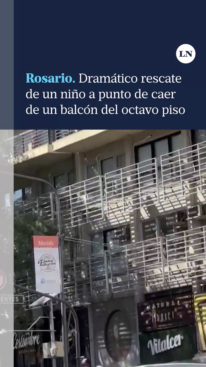 Dramático rescate de un niño a punto de caer de un balcón del 8vo piso