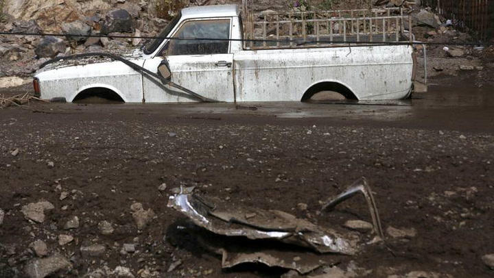 Impresionantes inundaciones cobran la vida de más de una docena de personas en Irán  