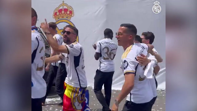 Vini Jr e Real Madrid comemoram título da LaLiga em desfile