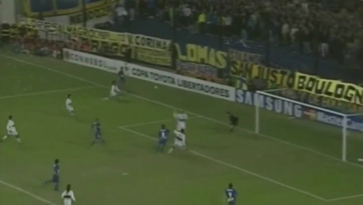 Primer gol oficial de Carlos Tévez en Boca Juniors (2002)