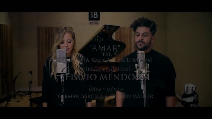 Karina La Princesita canta 'Amar' - Fuente: YouTube