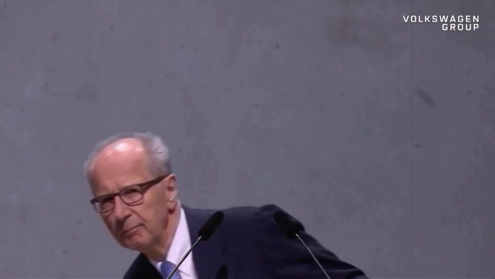 Protestor throws cake at Volkswagen Chairman during AGM