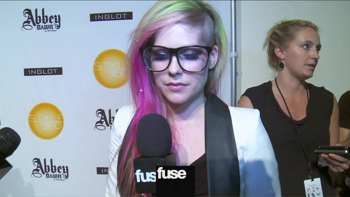 Interviews: Avril Lavigne "Fashion Week Red Carpet"