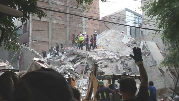 Los trabajos de rescate de las víctimas entre los escombros en la ciudad de México