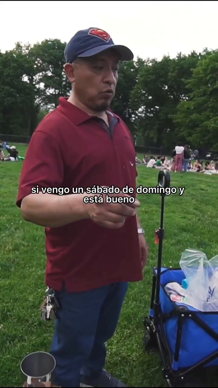 Un migrante en Nueva York aseguró que ganaba miles de dólares vendiendo aguas en Central Park
