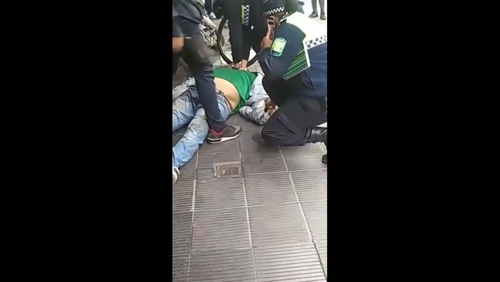 Acusan a la policía de Tucumán de matar a un detenido con la técnica usada en el asesinato de Floyd