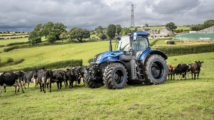 Video shows first tractor to be powered by cow manure