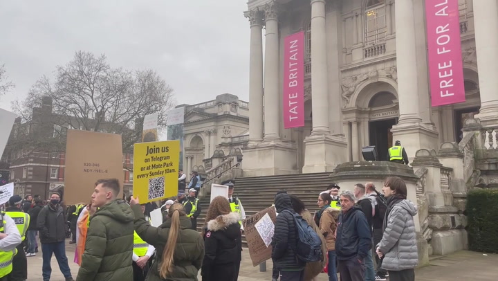 Far-right protesters gather outside drag queen story-telling event at Tate Britain
