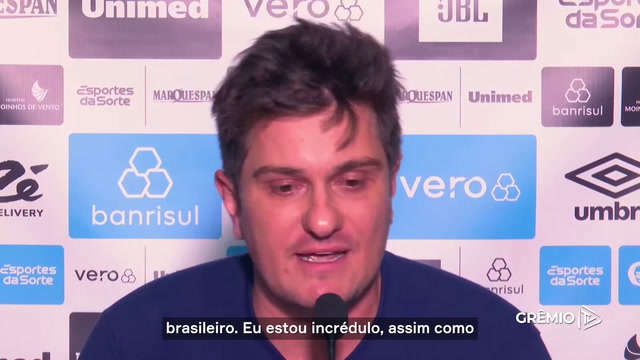 Vice-presidente do Grêmio reclama de pênalti e exclama: "Vergonha"