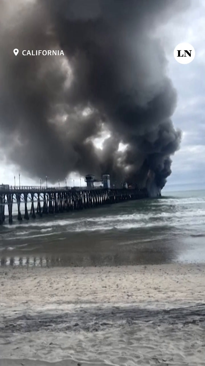 Impactantes imágenes: gran incendio arrasó el muelle de Oceanside en California