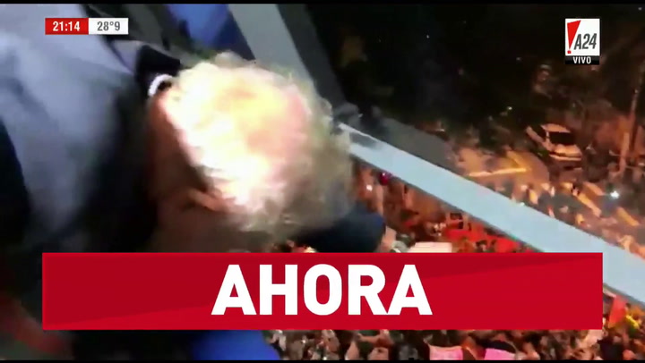 El momento en que Lula sale a saludar a los manifestantes - Fuente: A24