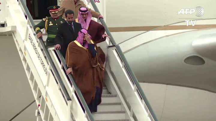 El príncipe saudí junto al sospechoso por el asesinato del periodista en Madrid - Fuente: AFP