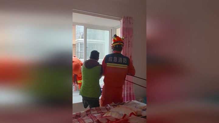 Boy stuck on 13th floor window ledge rescued by firemen in China