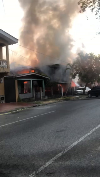 Incendio consume vivienda en el barrio Medina de San Pedro Sula