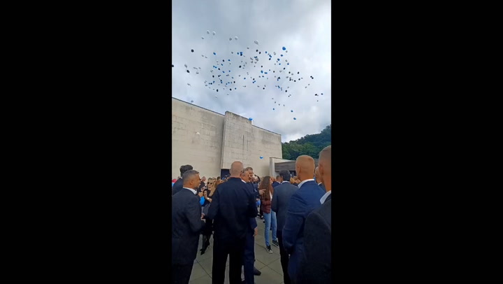 Na pohrebe Fedora Flašíka smútiaci vypúšťali balóny