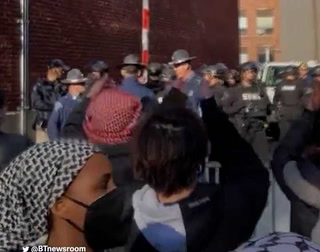Unos cien manifestantes propalestinos fueron detenidos en un campus de Boston