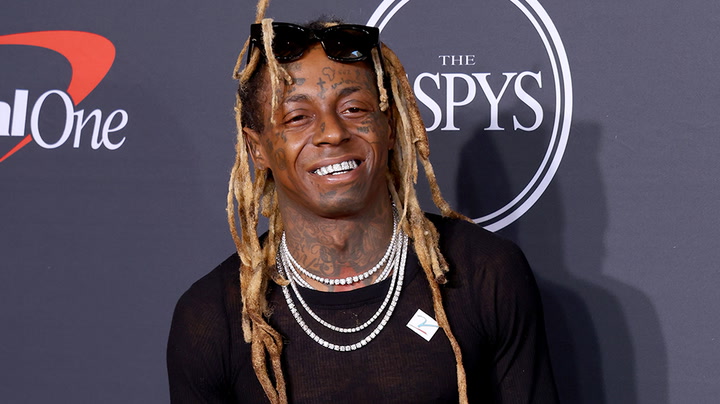Lil Wayne pays tribute to police officer who saved his life