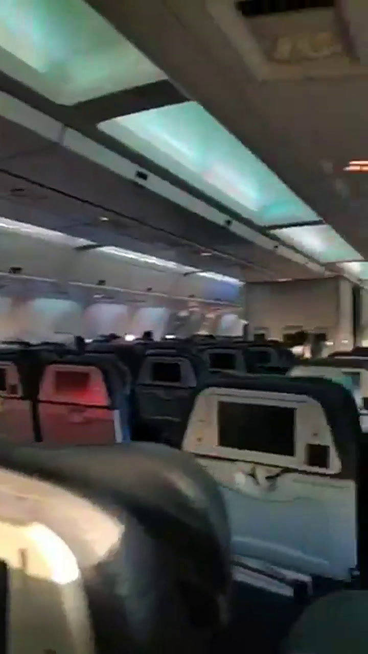 Los videos desde el avión de Air Canadá que da vueltas antes de aterrizar en Barajas
