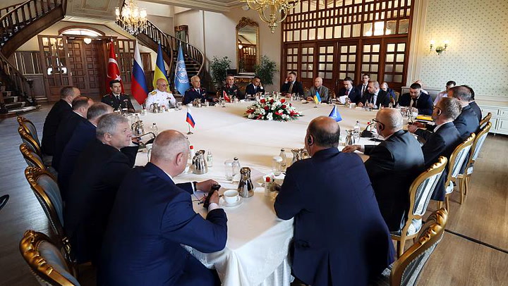 Ucrania y Rusia firman pacto para desbloquear transporte de grano en el mar Negro