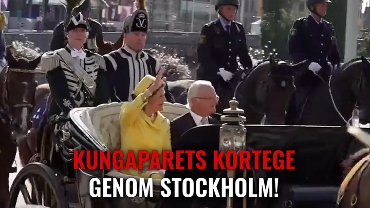 Se folkfesten! Här går kortegen med kungen och Silvia genom Stockholm