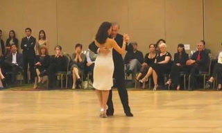 Héctor Villalba y una demostración de tango