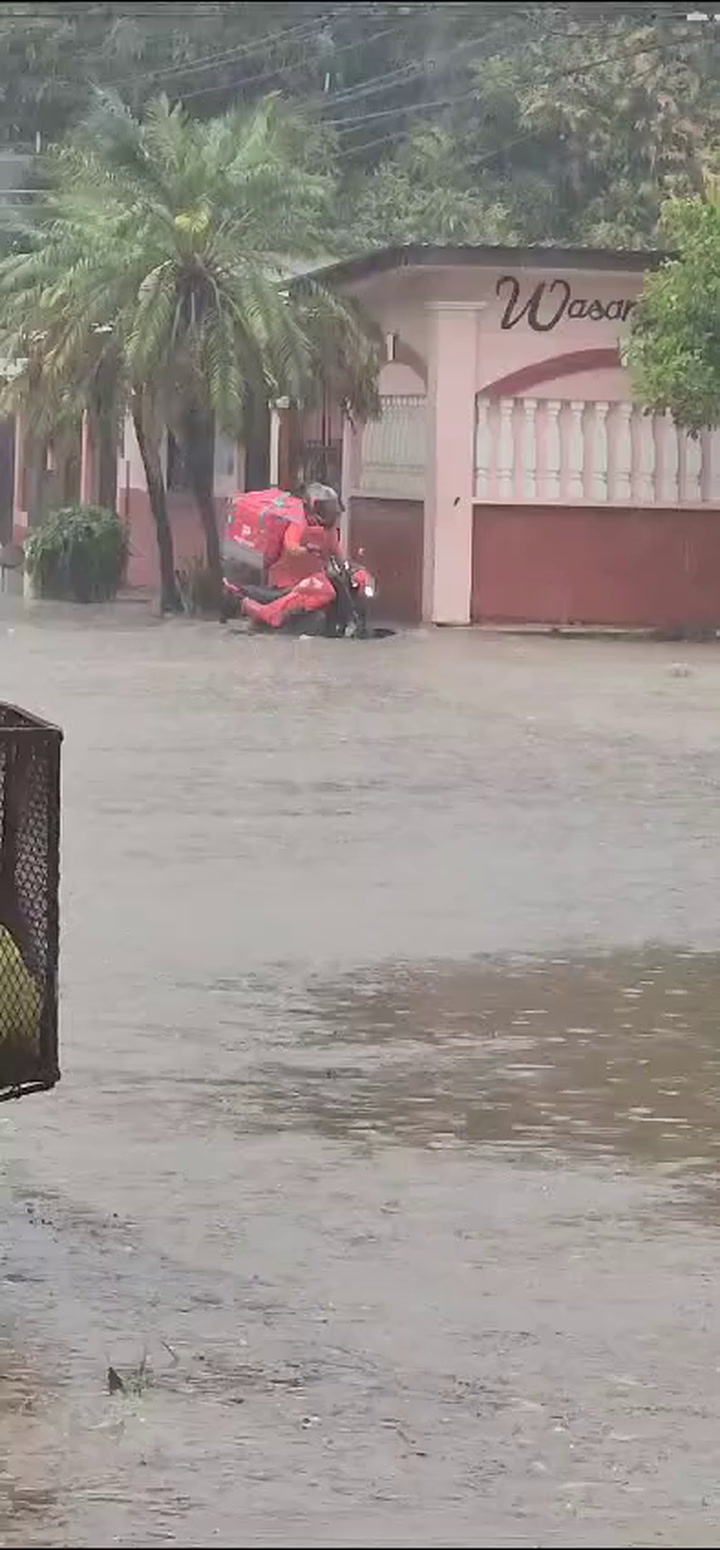 Desbordamiento en Jueves Santo: La Ceiba anegada por las lluvias