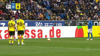 Apenas un minuto de juego y el alcanzapelotas de Hoffenheim-Borussia Dortmund se apuró un poquito