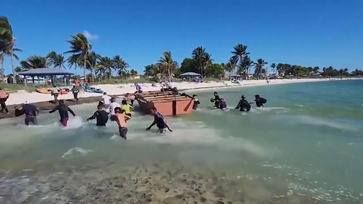 El impactante video en que inmigrantes cubanos desembarcan en una popular playa de Florida