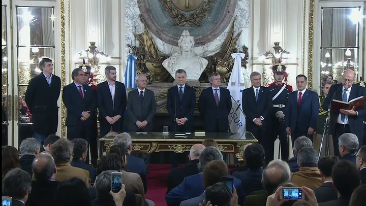 Mauricio Macri les tomó juramento a los nuevos ministros de Educación y Defensa