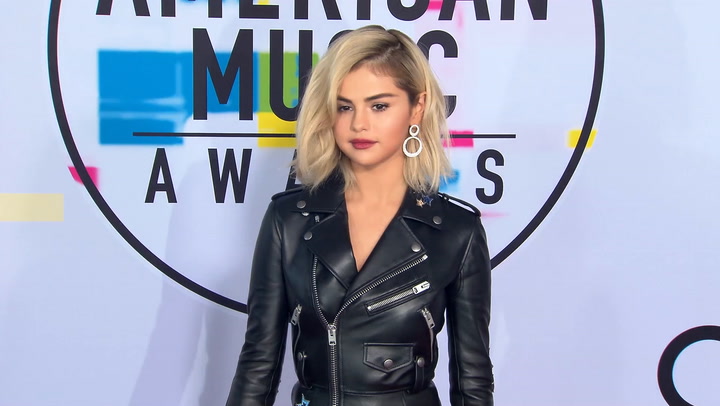 Selena Gomez Declares She’s ‘Single’ & ‘Manifesting Love’: ‘Heard SNL Is A Place To Find Romance’
