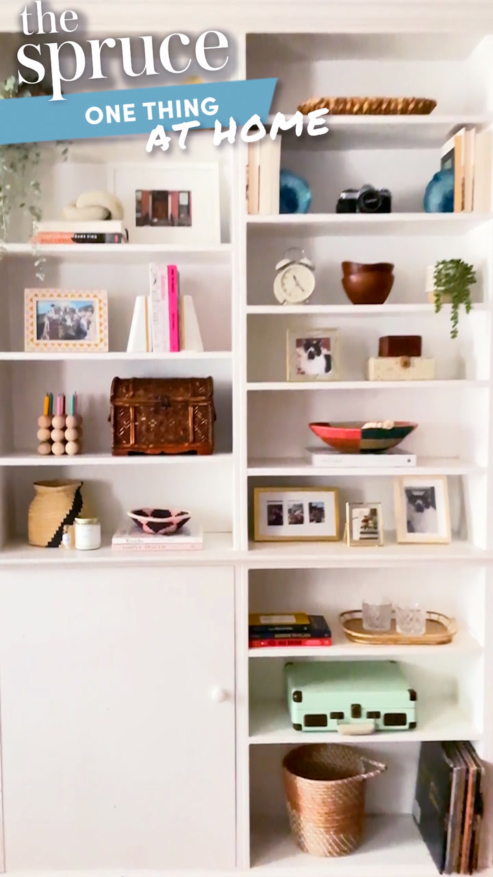 How to Build DIY Built In Bookshelves - Plank and Pillow