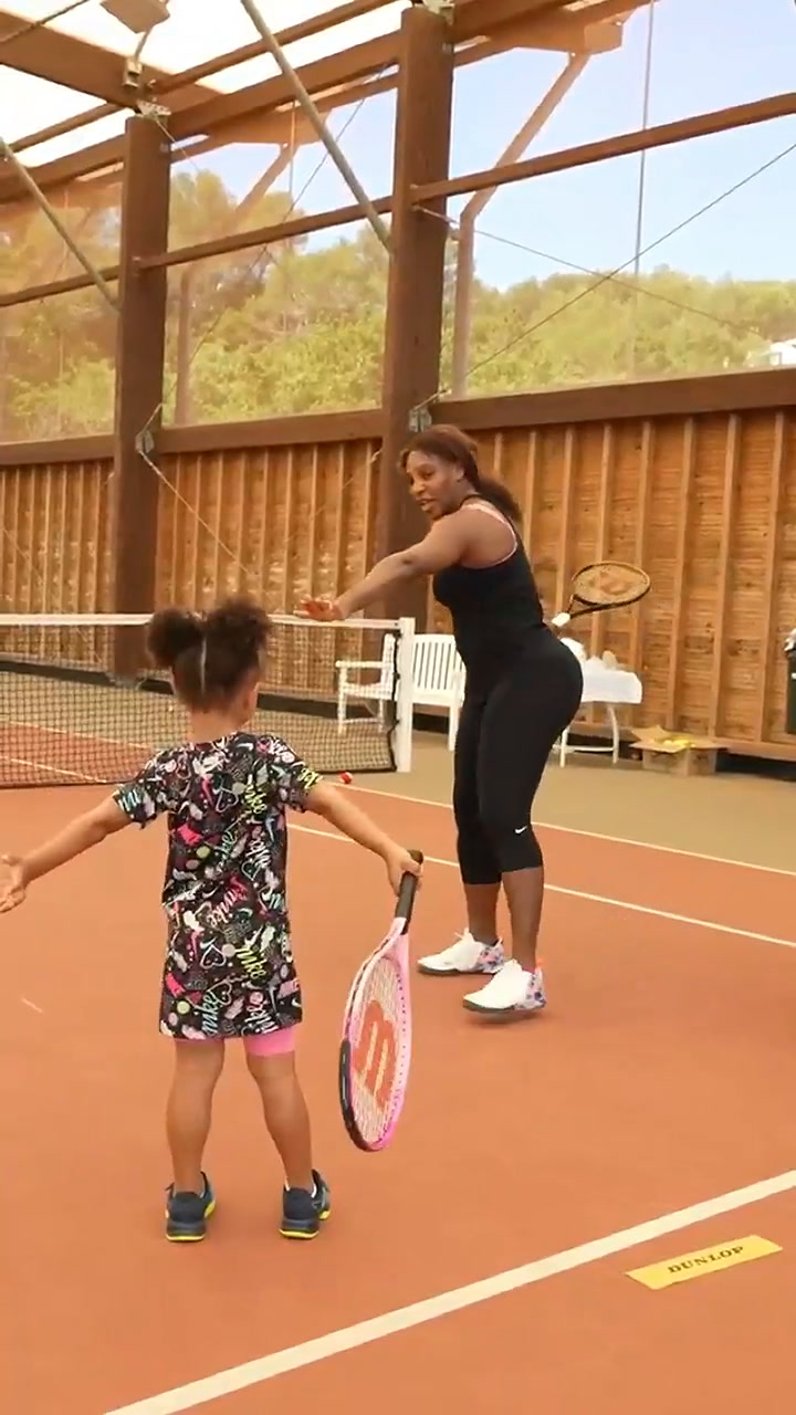 Serena Williams le enseñó algunos secretos de tenis profesional a su hija Olympia