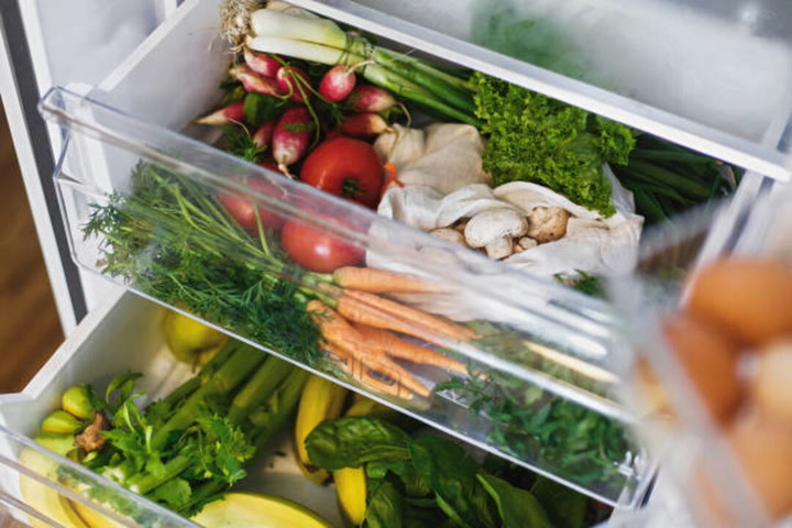 How to Use the Crisper Drawer in Your Refrigerator
