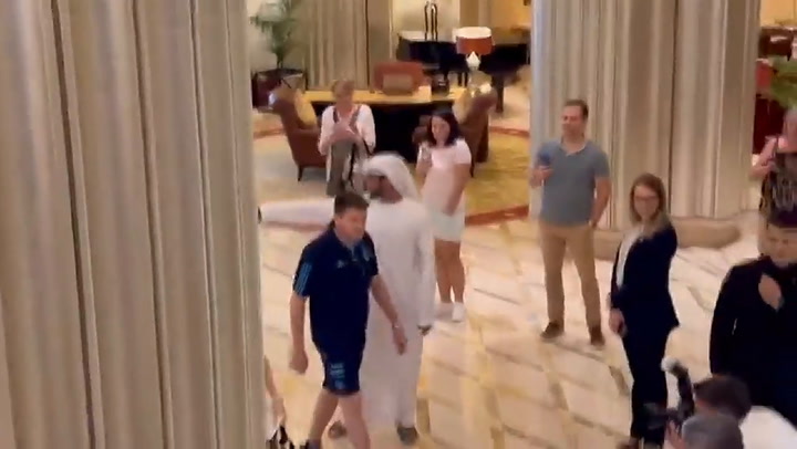 Las imágenes de la llegada de Messi al hotel
