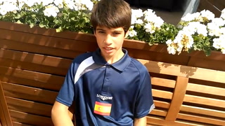 Un pequeño Alcaraz revelando que su ídolo es Federer