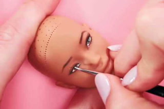 Rihanna embarazada en versión Barbie: el increíble video viral en redes