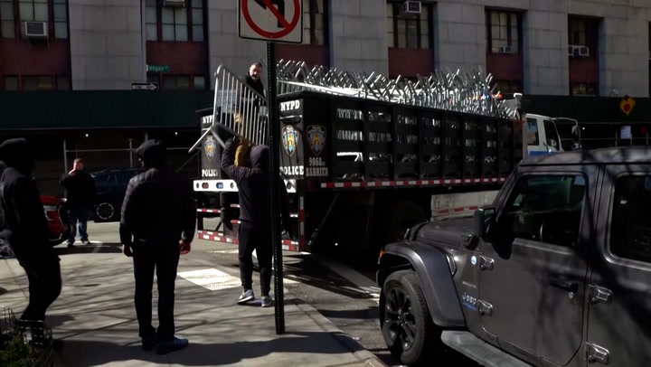 NYPD sets up barricades near Manhattan court ahead of possible Trump indictment