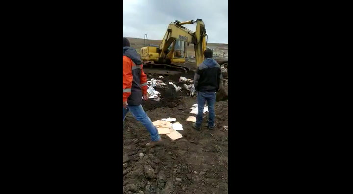 Río Turbio: encontraron documentos enterrados en un baldío del yacimiento