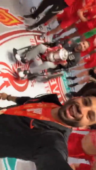 Salah festejando la FA Cup con Zakaria