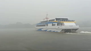 Ferry sale de La Ceiba hacia Roatán a pesar de las condiciones climáticas