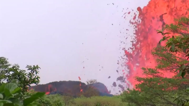 La lava volcánica en el océano es un fenómeno peligroso en Hawaii - Fuente: AFP