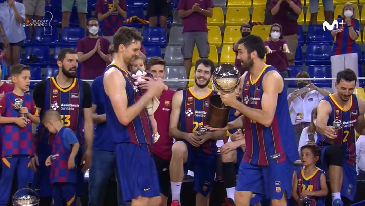 Barça raises the trophy as champion of the Endesa League