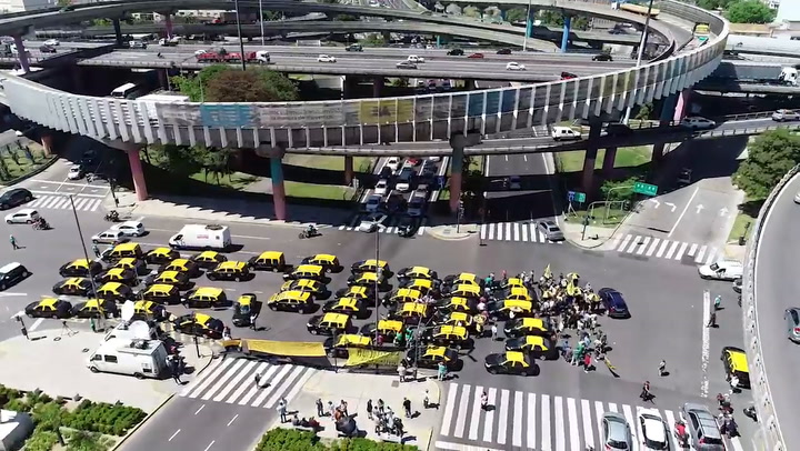 Nueva marcha de taxistas contra las apps de viajes - Fuente: télam