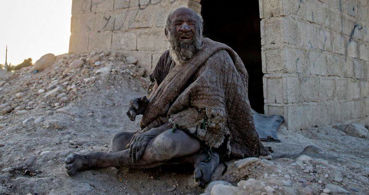 'World's dirtiest man' who chose not to wash for 60 years dies at 94