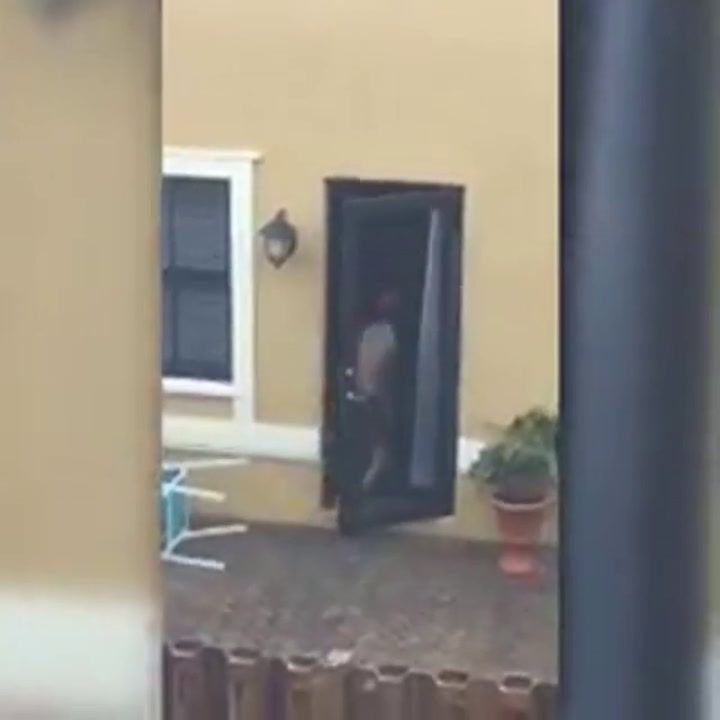 El tirador de Florida practica con su arma en su casa antes del tiroteo