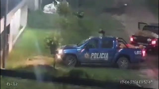 Detienen a un policía en Santa Fe: lo acusan de robar mercadería que tenía que custodiar tras el vuelco de un camión