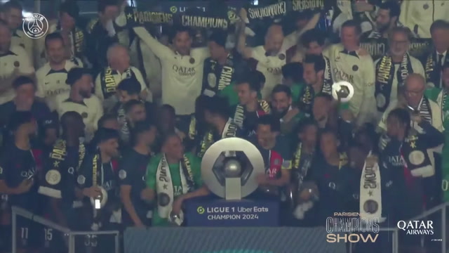 PSG celebra título da Ligue 1 com Mbappé e Marquinhos em destaque